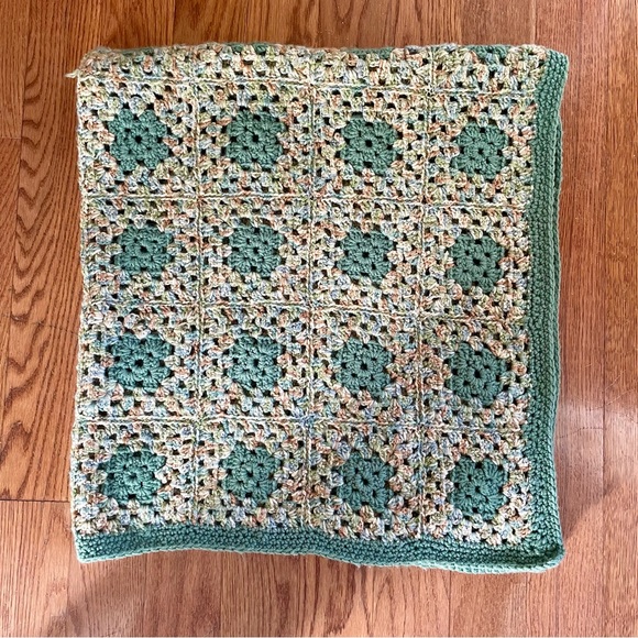 Granny Square Throw Baby Afghan - Picture 7 of 8